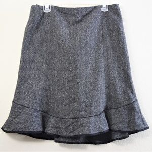 Gap Skirt with black trimming Size 8